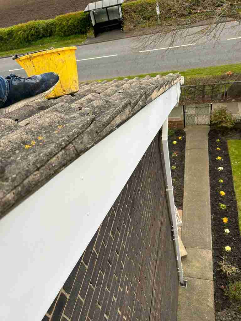 Roofer repairs